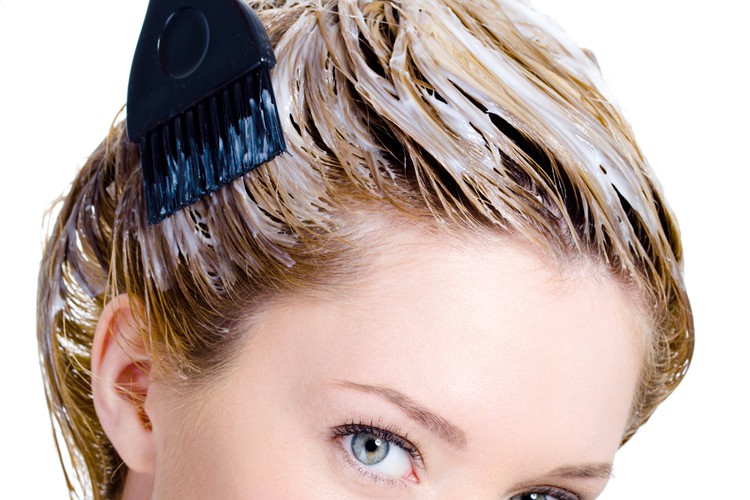 tijdelijk Verlichten beddengoed Zelf je haar verven of naar de kapper? | Beauty Rubriek