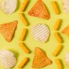 verschillende soorten chips en zoutjes