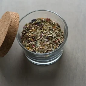 kruidenmix in glazen potje