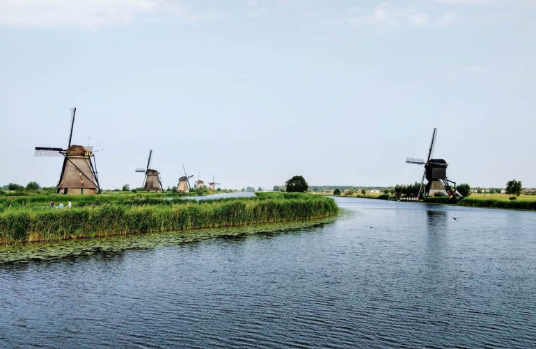 Wie had dat gedacht? Van villa op het tropisch strand naar kamperen in eigen land