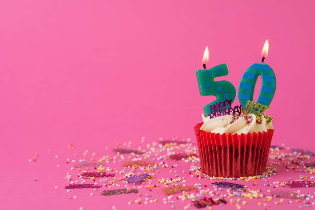 Je partner wordt 50: hoe maak je er iets moois van? - Lifestyle Rubriek