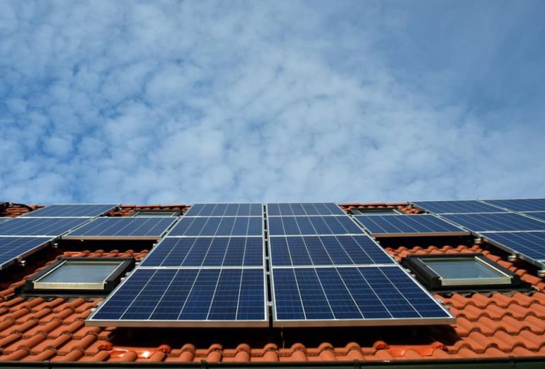 Wat is een thuisbatterij voor zonnepanelen?