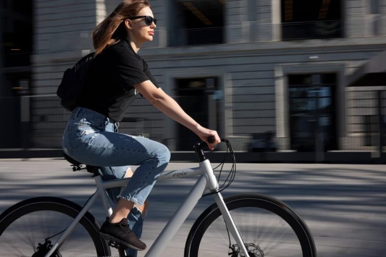 5 redenen om als vrouw een elektrische fiets te kopen