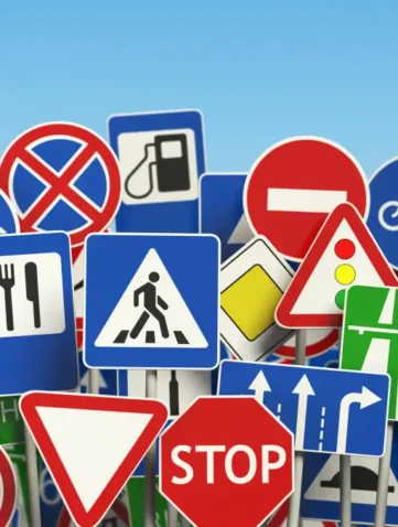 Verkeersborden collectie met diverse symbolen en kleuren.