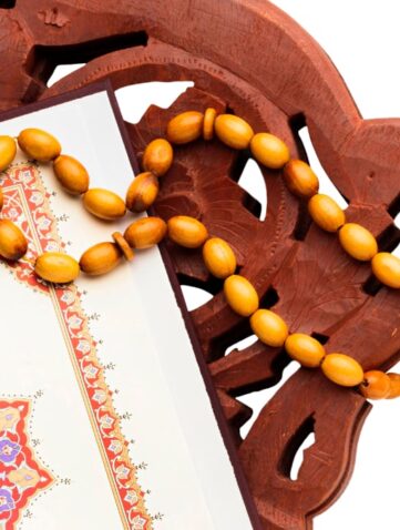 koran met rozenkrans