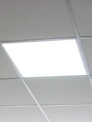 Led verlichting paneel in plafond