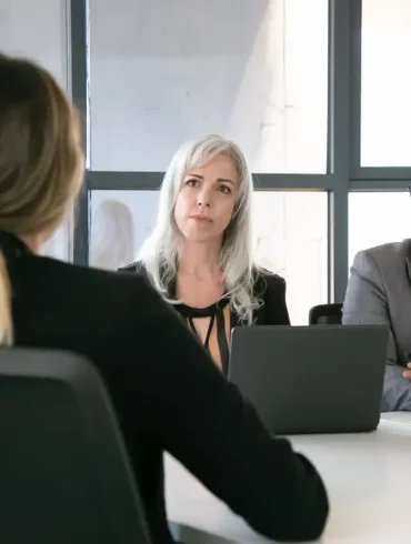 vrouw bij sollicitatiegesprek