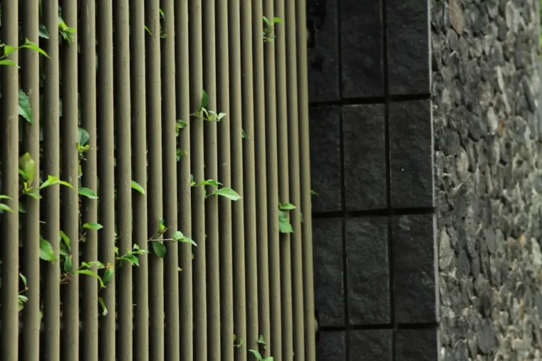 drie verschillende schuttingen