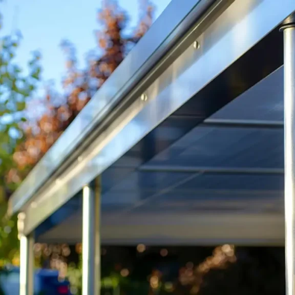 Zonnescherm op moderne overkapping