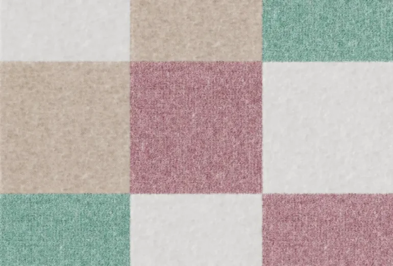 tapijttegels in roze, beige, groen en wit