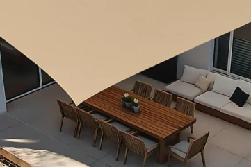 terras met schaduwdoek
